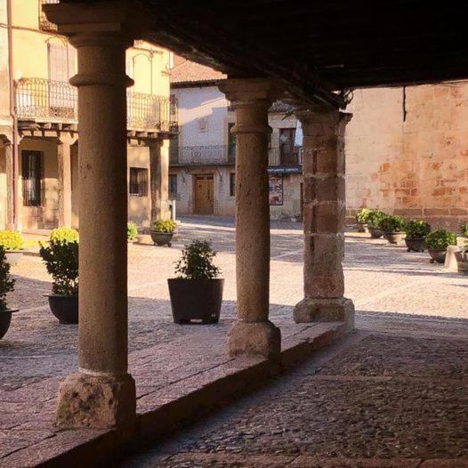 La Casa De Paloma En La Plaza Encanto Historico 里亚萨 外观 照片